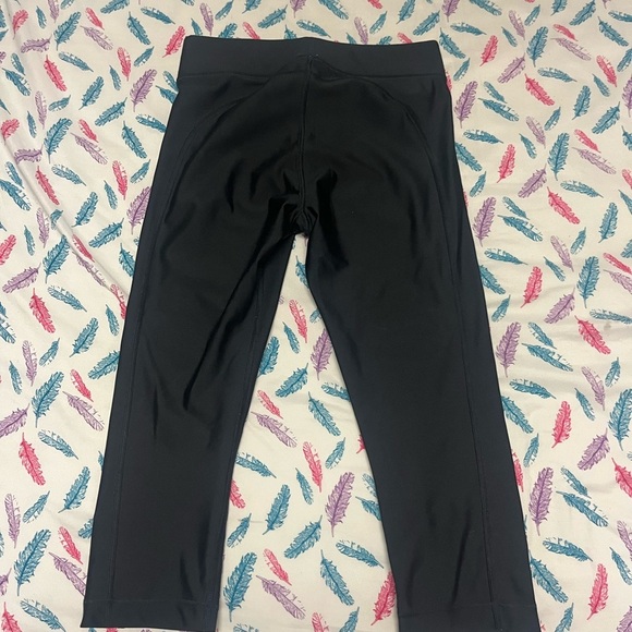 🌸Under Armour Black Leggings 3/4 - Picture 5 of 5